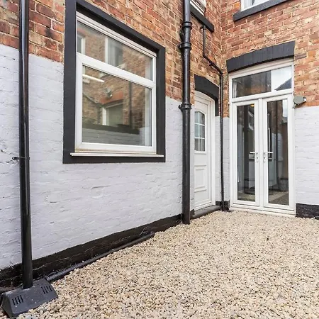 4 Bedroom House In Prime Location With Free Parking, Fast Wifi And Smarttv By Yoko Property * Redcar